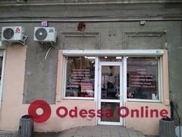 Больше 80 рекламных вывесок демонтировали в Одессе (ФОТО) Фото № 0 Больше 80 рекламных вывесок демонтировали в Одессе (ФОТО) Фото № 0