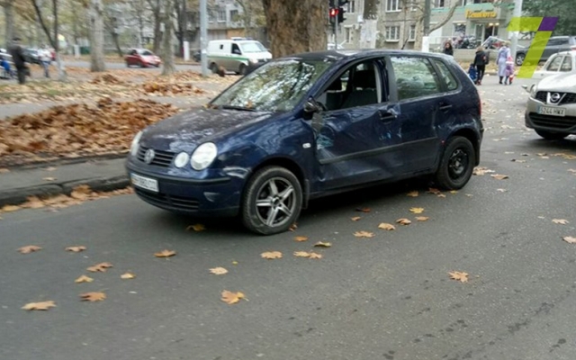 Авария возле парка Горького, пострадала 6-летняя девочка Фото № 1 Авария возле парка Горького, пострадала 6-летняя девочка Фото № 1