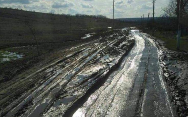 Из-за состояния дорог в Тарутинском районе продовольствие поставляют спасатели (ФОТО) Фото № 0 Из-за состояния дорог в Тарутинском районе продовольствие поставляют спасатели (ФОТО) Фото № 0