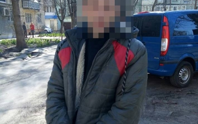 Вор кабелей попытался сбежать от одесских полицейских (ФОТО) Фото № 2 Вор кабелей попытался сбежать от одесских полицейских (ФОТО) Фото № 2