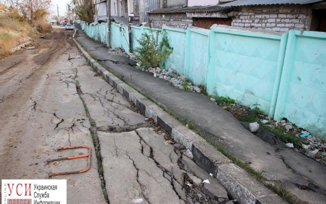 Оползень каждый день уничтожает дома в Черноморске, внушительные трещины в зданиях Фото № 13 Оползень каждый день уничтожает дома в Черноморске, внушительные трещины в зданиях Фото № 13