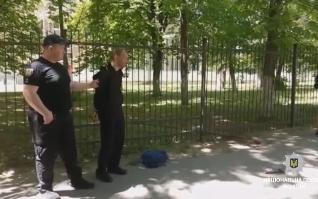 В Черноморске ради телефона рецидивист ударил девушку молотком. На помощь пришли прохожие (ФОТО, ВИДЕО) Фото № 2 В Черноморске ради телефона рецидивист ударил девушку молотком. На помощь пришли прохожие (ФОТО, ВИДЕО) Фото № 2