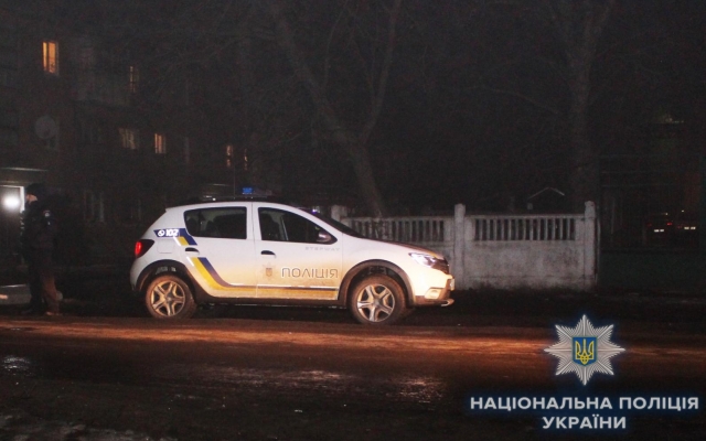 В Одессе мужчина едва не заколол бывшую жену в присутствии малолетней дочери Фото № 1 В Одессе мужчина едва не заколол бывшую жену в присутствии малолетней дочери Фото № 1