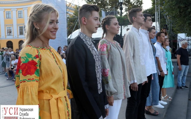 Одесситы смогли увидеть дефиле в вышиванках Фото № 7 Одесситы смогли увидеть дефиле в вышиванках Фото № 7