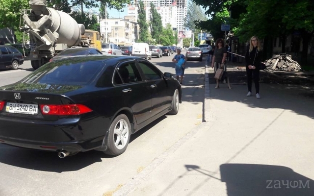 В Одессе замечен очередной автохам (ФОТО) Фото № 2 В Одессе замечен очередной автохам (ФОТО) Фото № 2