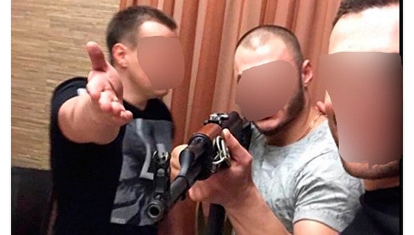 На Гагаринском плато сообщники «вора в законе» расстреляли авто, пострадали двое мужчин Фото № 0 На Гагаринском плато сообщники «вора в законе» расстреляли авто, пострадали двое мужчин Фото № 0