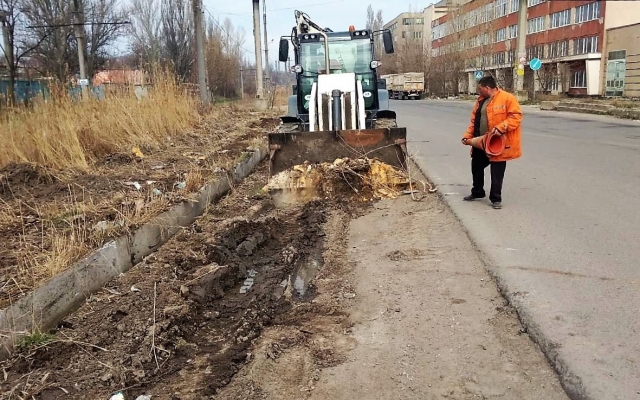 В парках и скверах Одессы прошли субботники (ФОТО) Фото № 8 В парках и скверах Одессы прошли субботники (ФОТО) Фото № 8