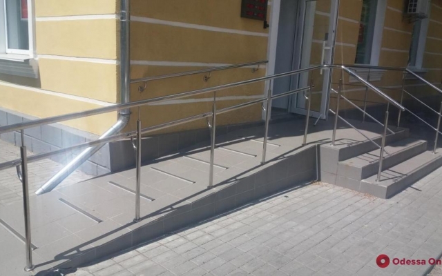 В течение года в Одессе установили более 100 пандусов Фото № 0 В течение года в Одессе установили более 100 пандусов Фото № 0