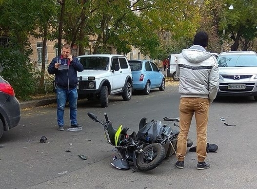Авария на Базарной: ПДД нарушили оба Фото № 1 Авария на Базарной: ПДД нарушили оба Фото № 1