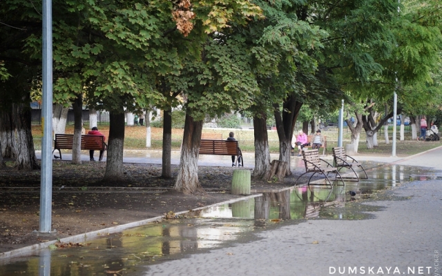Из-за прорыва водопровода вода залила школьную территорию Фото № 0 Из-за прорыва водопровода вода залила школьную территорию Фото № 0