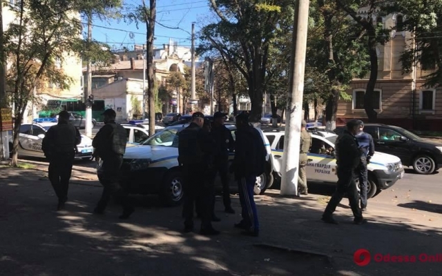 В Одессе вновь стреляли: ранен прохожий мужчина Фото № 0 В Одессе вновь стреляли: ранен прохожий мужчина Фото № 0