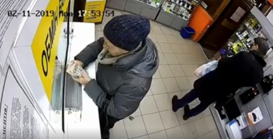 В Одесском обменнике обворовали пожилую женщину (ВИДЕО) Фото № 0 В Одесском обменнике обворовали пожилую женщину (ВИДЕО) Фото № 0