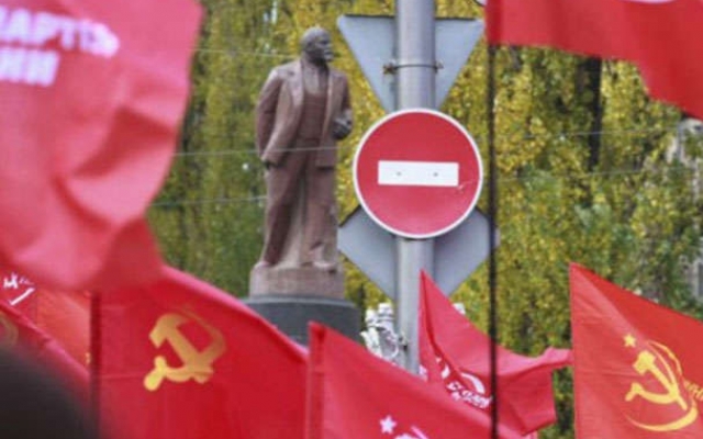 Житель Одесской области прицепил красный флаг к велосипеду и стал уголовником Фото № 0 Житель Одесской области прицепил красный флаг к велосипеду и стал уголовником Фото № 0