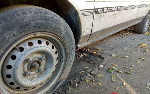 На Молдаванке автоледи на Mercedes собрала На Молдаванке автоледи на Mercedes собрала