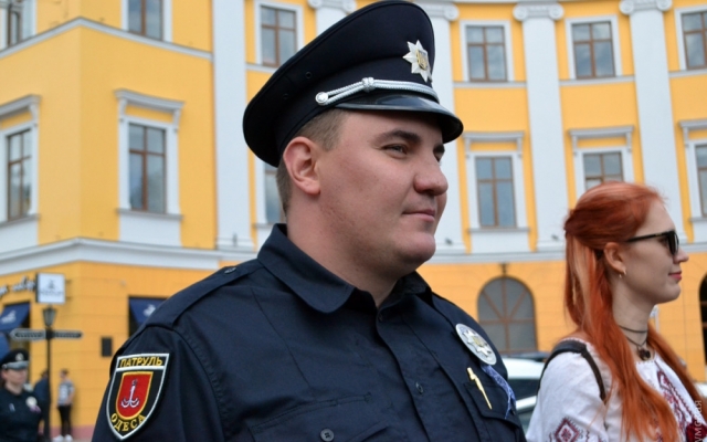 Полицейские и нацгвардейцы Одессы создали огромную вышиванку (ФОТО) Фото № 9 Полицейские и нацгвардейцы Одессы создали огромную вышиванку (ФОТО) Фото № 9