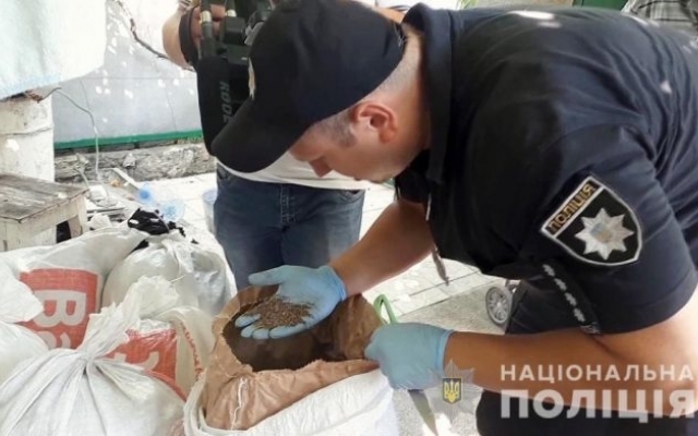 Рекордное количество маковой соломки и зёрен мака обнаружили в Одесской области (ФОТО) Фото № 0 Рекордное количество маковой соломки и зёрен мака обнаружили в Одесской области (ФОТО) Фото № 0