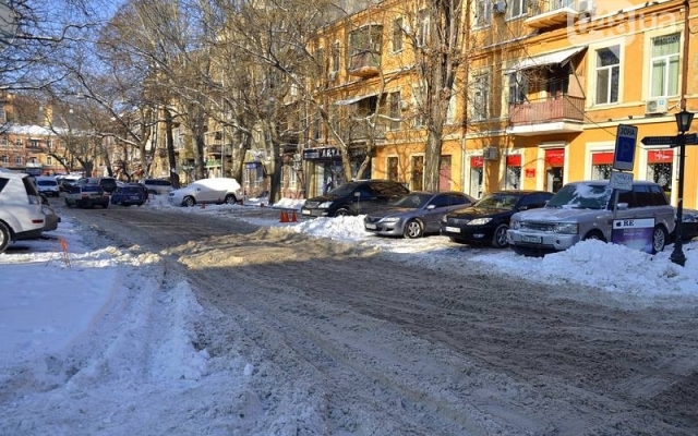 В Одессе не справляются с уборкой снега на улицах Фото № 8 В Одессе не справляются с уборкой снега на улицах Фото № 8