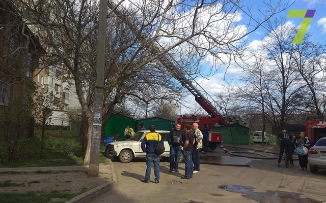На Таирова произошел пожар: есть погибшие (ФОТО, ВИДЕО) Фото № 2 На Таирова произошел пожар: есть погибшие (ФОТО, ВИДЕО) Фото № 2