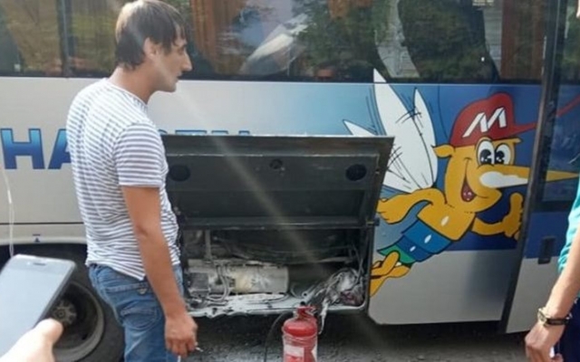 В Одесской области во время движения загорелся автобус Фото № 0 В Одесской области во время движения загорелся автобус Фото № 0