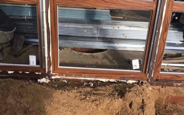 На Таирова начали установку МАФов поверх инженерных люков водопровода Фото № 1 На Таирова начали установку МАФов поверх инженерных люков водопровода Фото № 1