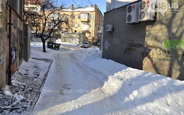 В Одессе не справляются с уборкой снега на улицах Фото № 9 В Одессе не справляются с уборкой снега на улицах Фото № 9