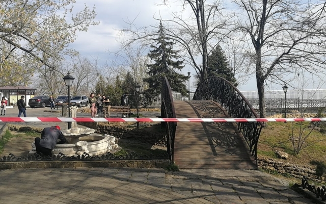 Возле Тёщиного моста ремонтируют Возле Тёщиного моста ремонтируют