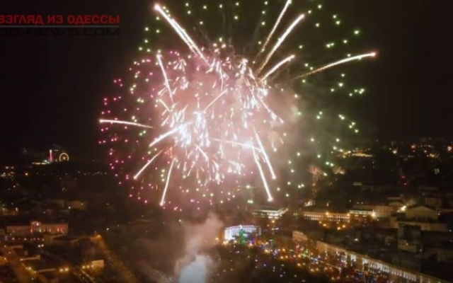 Как выглядел одесский новогодний салют с высоты (ФОТО, ВИДЕО) Фото № 1 Как выглядел одесский новогодний салют с высоты (ФОТО, ВИДЕО) Фото № 1
