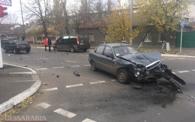 В Измаиле произошло ДТП из-за нарушения правил дорожного движения Фото № 2 В Измаиле произошло ДТП из-за нарушения правил дорожного движения Фото № 2