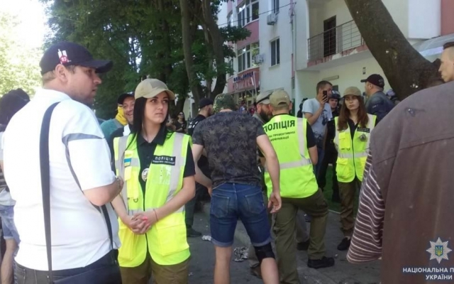 В Одессе во время потасовки офис криптовалютщиков забросали яйцами (ФОТО, ВИДЕО) Фото № 0 В Одессе во время потасовки офис криптовалютщиков забросали яйцами (ФОТО, ВИДЕО) Фото № 0