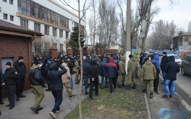Пикет у стивидорной компании едва не закончился дракой (ФОТО) Фото № 7 Пикет у стивидорной компании едва не закончился дракой (ФОТО) Фото № 7