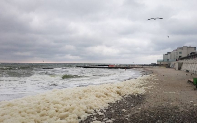 Пляжи Одессы заполнили пенные сугробы (ФОТО) Фото № 0 Пляжи Одессы заполнили пенные сугробы (ФОТО) Фото № 0