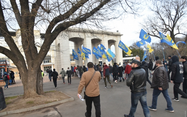 Одесситы прошли маршем по центру города с лозунгами «Украина без олигархов» Фото № 3 Одесситы прошли маршем по центру города с лозунгами «Украина без олигархов» Фото № 3