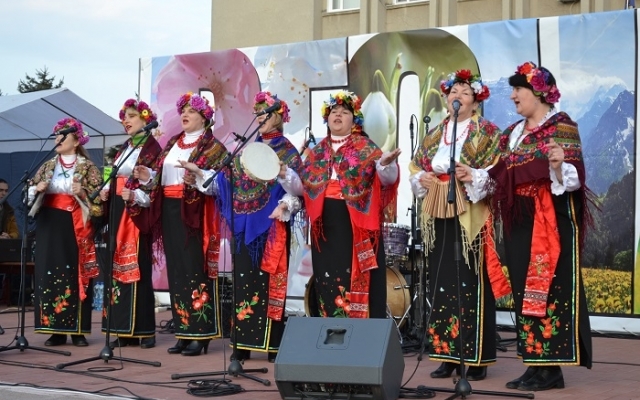 «Встреча весны»: народные гуляния на главной площади Измаила Фото № 4 «Встреча весны»: народные гуляния на главной площади Измаила Фото № 4