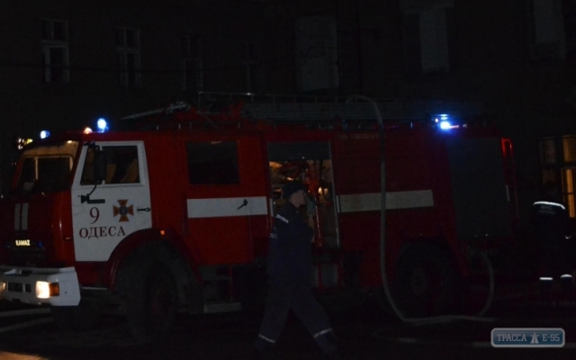 Возле Одесского Ж/Д вокзала горело кафе Фото № 0 Возле Одесского Ж/Д вокзала горело кафе Фото № 0