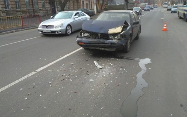 Возле ликёро-водочного завода не разминулись два японца Фото № 0 Возле ликёро-водочного завода не разминулись два японца Фото № 0