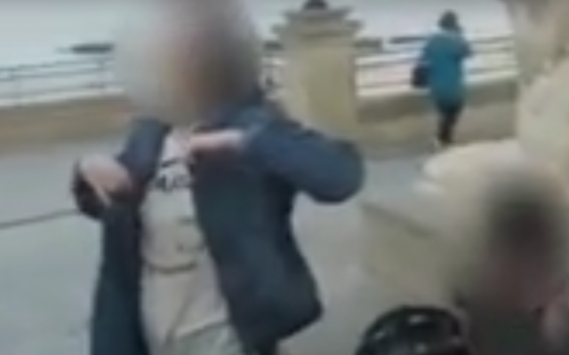 Пьяные одесские подростки пугали прохожих (ВИДЕО) Фото № 0 Пьяные одесские подростки пугали прохожих (ВИДЕО) Фото № 0
