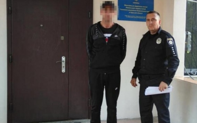 Уроженец соседней области обокрал в Одесской области медработника Фото № 1 Уроженец соседней области обокрал в Одесской области медработника Фото № 1