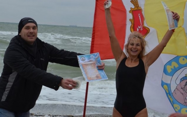 Вчера в Одессе отметили международный День моржа: без фотосессии у полузатонувшего танкера не обошлось Фото № 4 Вчера в Одессе отметили международный День моржа: без фотосессии у полузатонувшего танкера не обошлось Фото № 4
