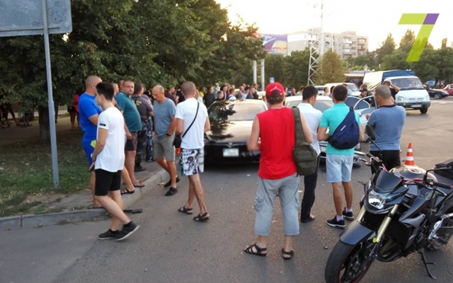 В Одессе столкнулись BMW и Tesla (ФОТО) Фото № 2 В Одессе столкнулись BMW и Tesla (ФОТО) Фото № 2