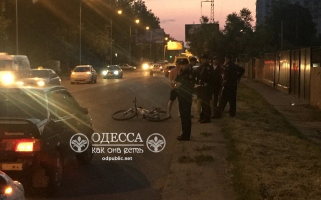 В Одессе сбили велосипедиста Фото № 0 В Одессе сбили велосипедиста Фото № 0