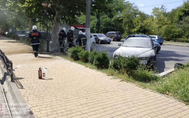 На проспекте Шевченко горел BMW (ФОТО, ВИДЕО) Фото № 1 На проспекте Шевченко горел BMW (ФОТО, ВИДЕО) Фото № 1