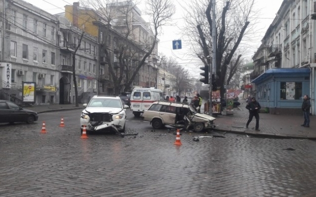 Сегодня в центре Одессы произошло серьезное ДТП Фото № 0 Сегодня в центре Одессы произошло серьезное ДТП Фото № 0