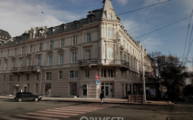 В Одессе с доходного дома Стифель на Дерибасовской сняли леса Фото № 1 В Одессе с доходного дома Стифель на Дерибасовской сняли леса Фото № 1