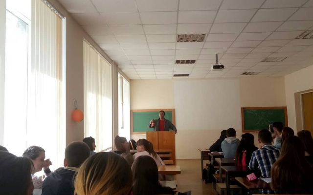 Пьяный гость помешал проводить лекцию в Одесском политехе (ФОТО, ВИДЕО) Фото № 1 Пьяный гость помешал проводить лекцию в Одесском политехе (ФОТО, ВИДЕО) Фото № 1
