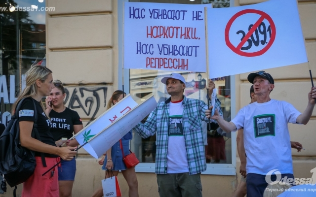 Одесские наркоманы вышли на протест за свои права (ФОТО) Фото № 4 Одесские наркоманы вышли на протест за свои права (ФОТО) Фото № 4