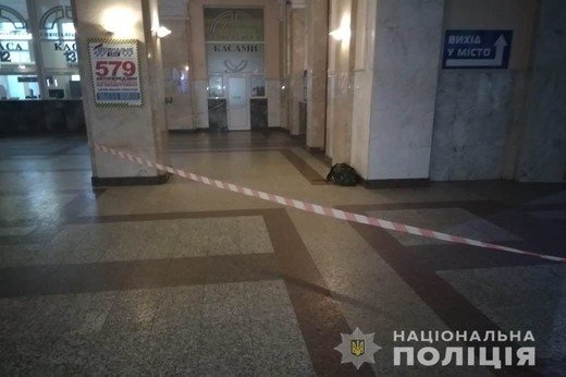 Пассажирам Одесского ЖД вокзала пришлось выйти раньше Фото № 0 Пассажирам Одесского ЖД вокзала пришлось выйти раньше Фото № 0