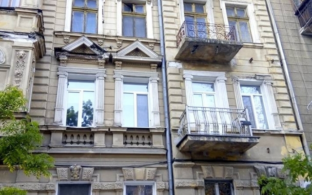 В Одессе от памятника архитектуры отвалились элементы фасада (ФОТО) Фото № 3 В Одессе от памятника архитектуры отвалились элементы фасада (ФОТО) Фото № 3