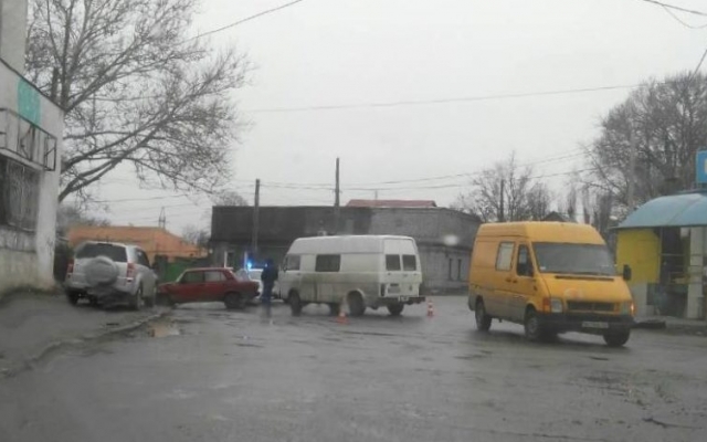 В Одессе столкнулись микроавтобус и В Одессе столкнулись микроавтобус и