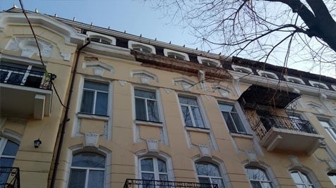 В Одессе продолжают обваливаться части старых зданий Фото № 0 В Одессе продолжают обваливаться части старых зданий Фото № 0