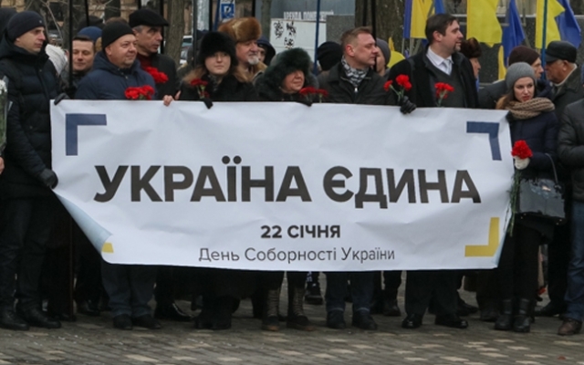 День Соборности в Одессе: цветы у памятника Шевченко Фото № 1 День Соборности в Одессе: цветы у памятника Шевченко Фото № 1